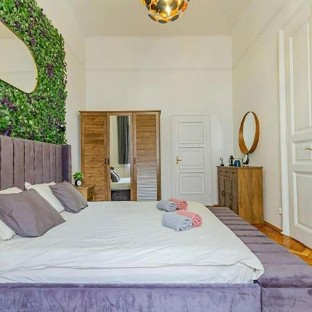 Luxury Apartment By The Famous Vaci Street Budapest Esterno foto