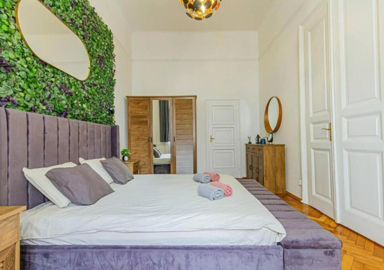 Luxury Apartment By The Famous Vaci Street Budapest Esterno foto