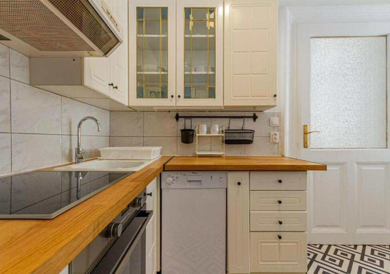 Luxury Apartment By The Famous Vaci Street Budapest Esterno foto