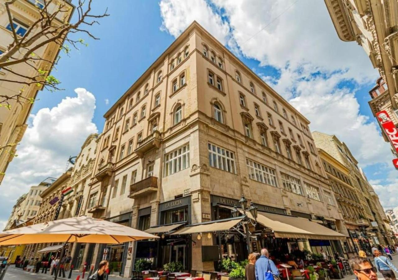Luxury Apartment By The Famous Vaci Street Budapest Esterno foto