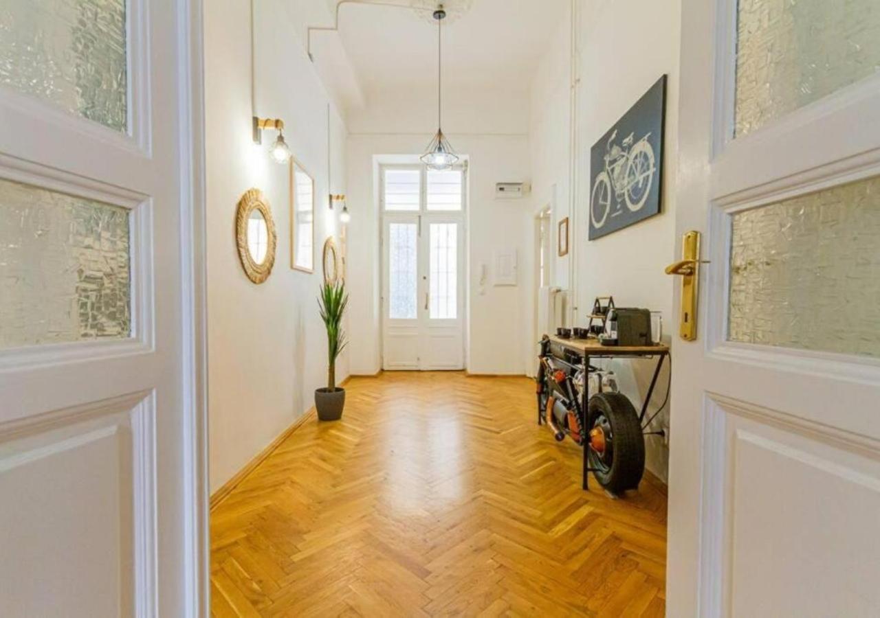 Luxury Apartment By The Famous Vaci Street Budapest Esterno foto