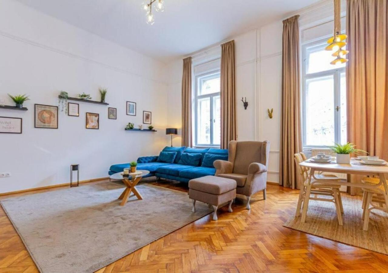 Luxury Apartment By The Famous Vaci Street Budapest Esterno foto