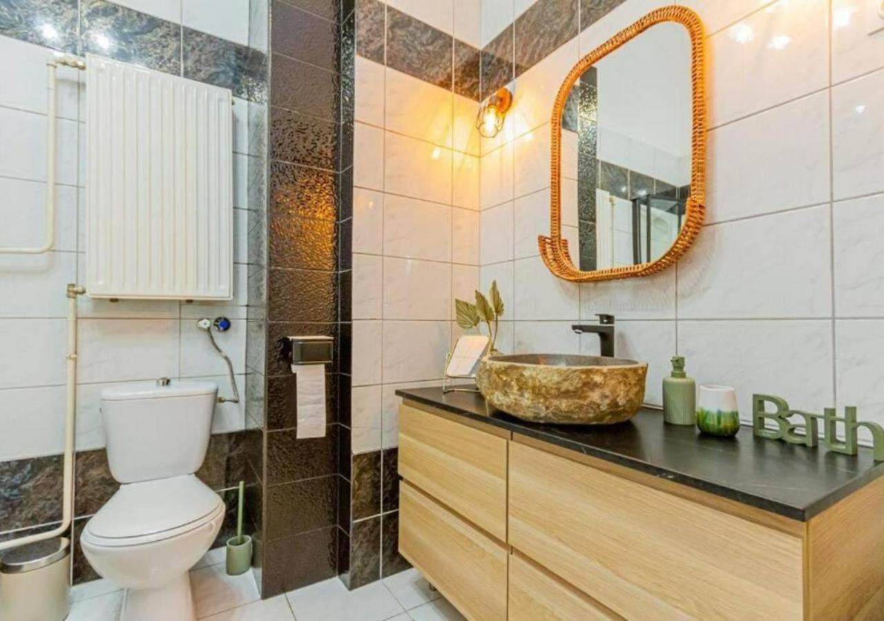 Luxury Apartment By The Famous Vaci Street Budapest Esterno foto