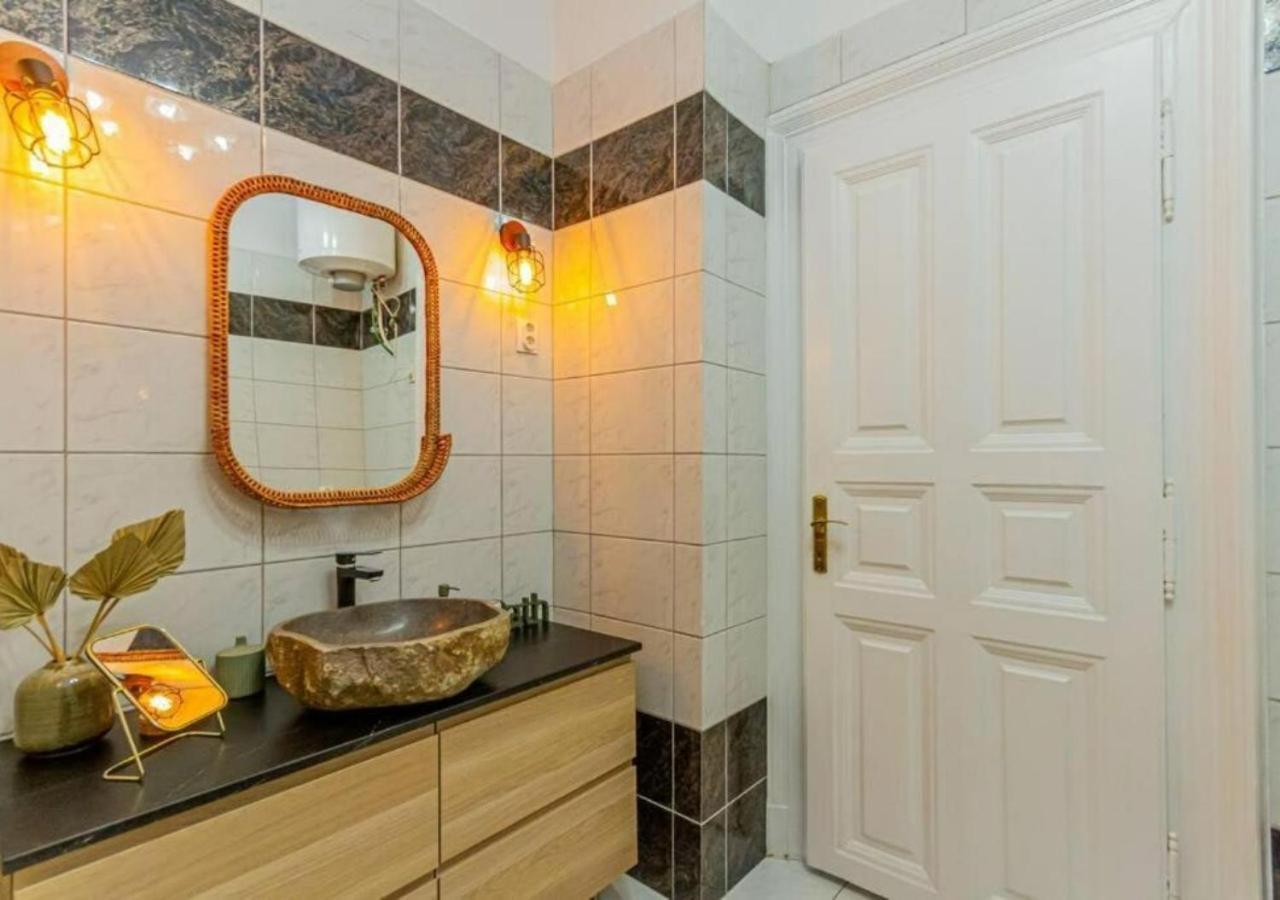 Luxury Apartment By The Famous Vaci Street Budapest Esterno foto