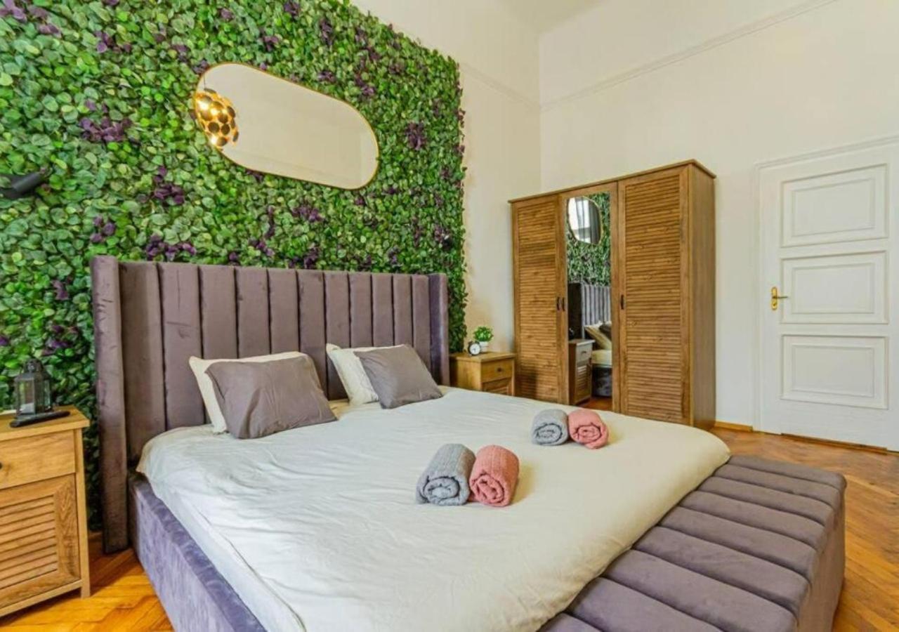 Luxury Apartment By The Famous Vaci Street Budapest Esterno foto